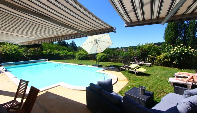Air-conditioned house, south view private heated swimming pool 13 m. JACUZZI.