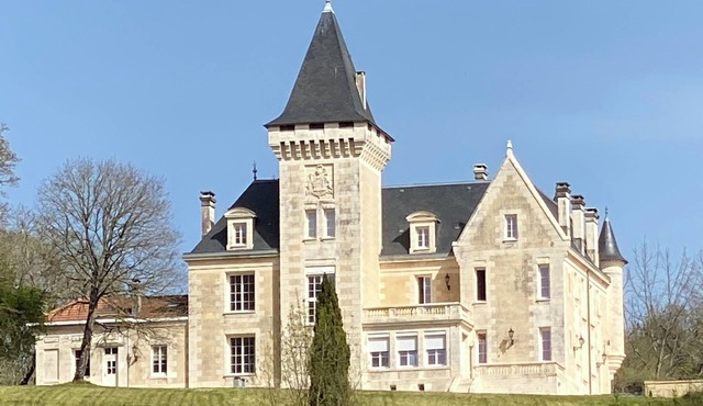 Air-Conditioned Villa at Château de Bellevue, Heated Pool, Sleeps 6