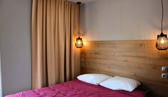 Althéa Room for 2 People, Air-Conditioned + TV