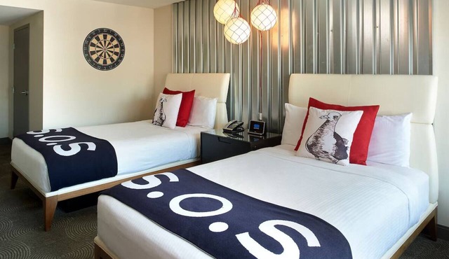 Amazing Waterfront Stay - S'mores, Games & Unwinding Views | 2 Family Rooms