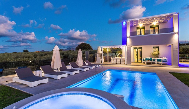 Anna Maria Villa, sumptuous design