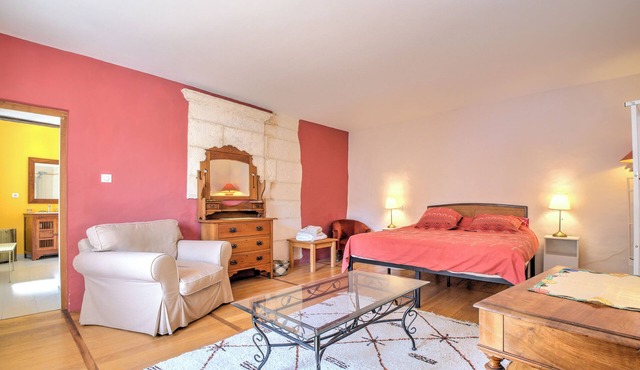 Apartment 'Bourdeilles Sunlight' with Shared Terrace, Shared Garden and Wi-Fi