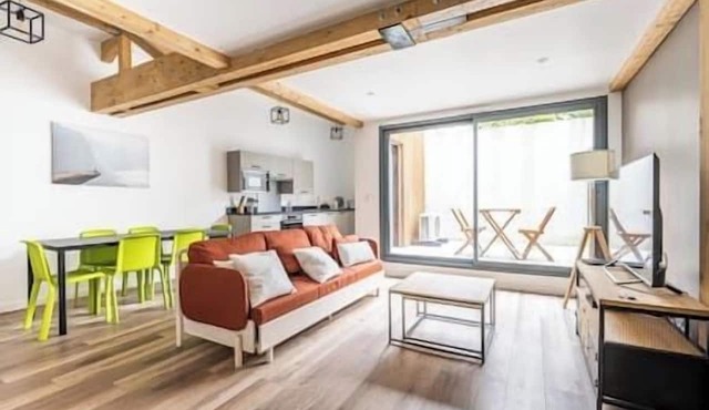 Apartment Comfortable in the centre of Pau: parking, AC.