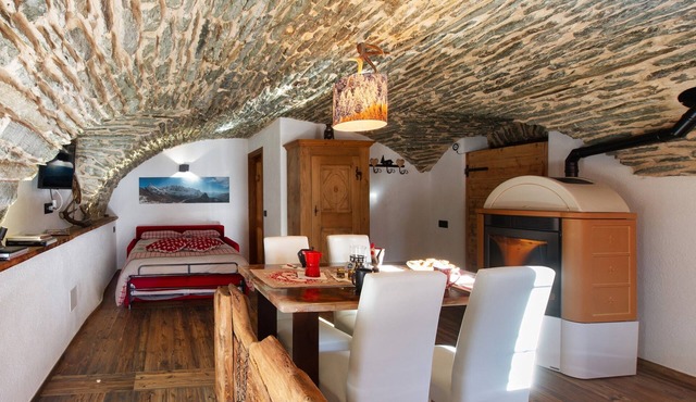 Apartment 'La Cachette' with Mountain View, Private Terrace and Wi-Fi