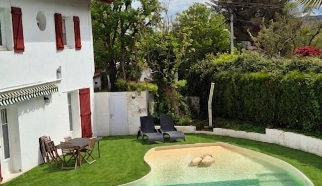 Apartment with private pool