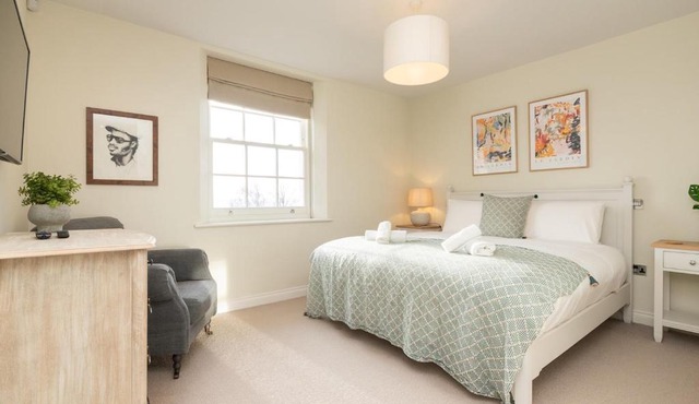 Apartment with Stunning Views and Free Parking - Pass the Keys