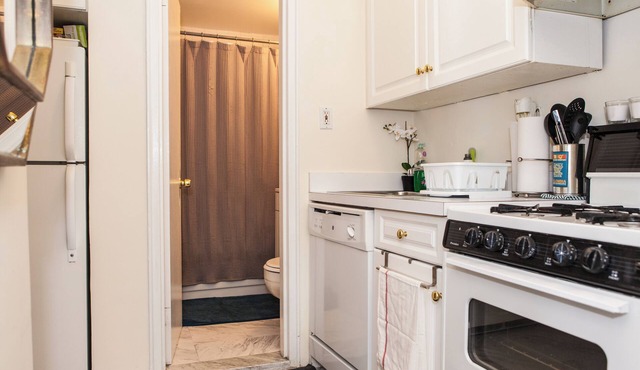 Artist Modern 2 Bedroom Time Square/Central Park Apartment