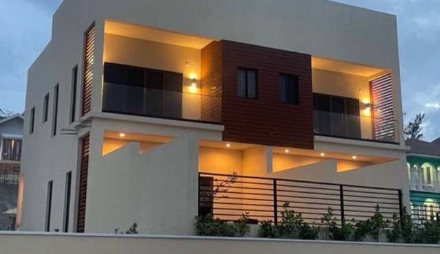 Beachfront, Private pool just 6 min. from the Airport, Located on Cable Beach!