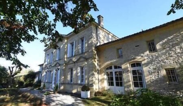 Beautiful Character Stone Family Property in the Saint-Emilion area