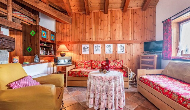 Beautiful villa for 4 guests with TV, balcony, pets allowed and panoramic view