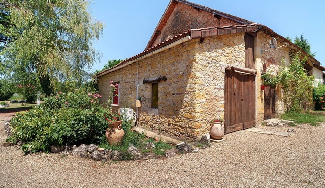 Bed and Breakfast 'Chambre Double Carpediem Bergerac' with Shared Garden, Wi-Fi and Air Conditioning