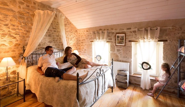 Bed and breakfast suite 3 chs 8 beds 6 adults. 2 teenagers see details