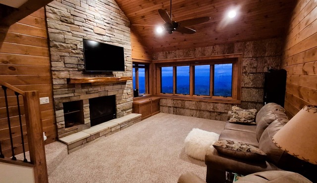 Big Sky Villa - Spectacular Long-Range Mountain Views close to Skiing