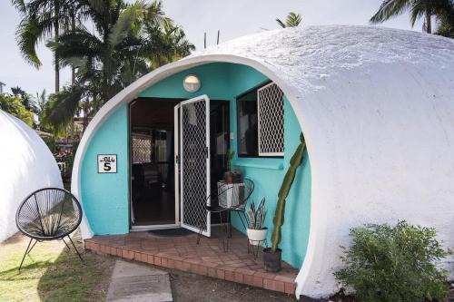 Binishell Igloo 5 - Unique Beachfront Escape with Pool