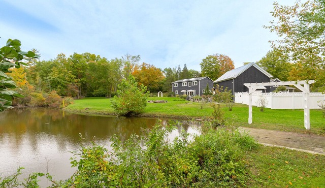 Botanical Hideaway: Gorgeous Home w/Hot Tub & Sauna
