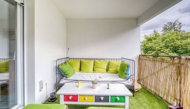 Bright apartment with private parking in Bordeaux