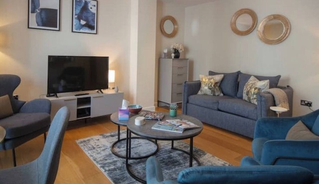 Bright & Modern Westminster 2-Bed Apartment with AC