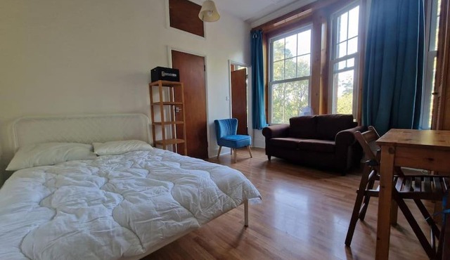 Bright well located studio flat
