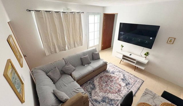 Camila's Getaway - Charming 2-bedroom house with WiFi, AC in Salinas