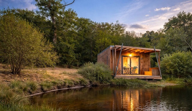 Chalet-Panoramic-Ensuite with Shower-Lake view