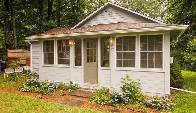 Charming 2-bedroom cottage with WiFi and AC in fabulous Phoenicia