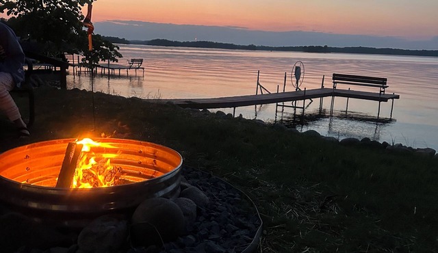 Charming 3-bedroom cabin right on the sandy shore of beautiful Star Lake.