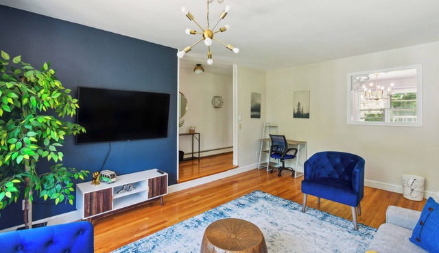 Charming 4-bedroom house with AC and WiFi in fabulous North Providence
