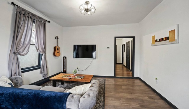 Charming 6-bedroom house - close to all in Providence