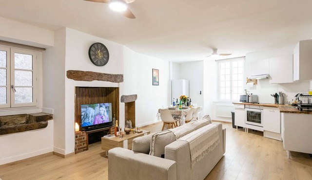 Charming apartment, 4 people, medieval village Martel, Pets allowed, Free WiFi