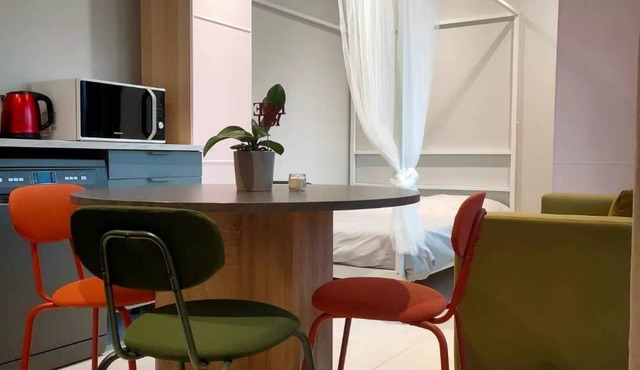 : Charming Bright Studio