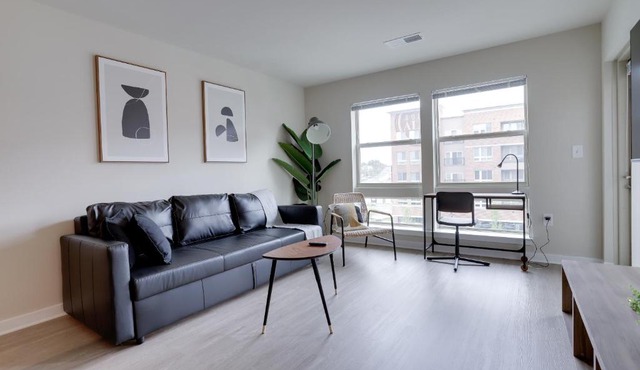Charming Condo with Nice Amenities at Alexandria
