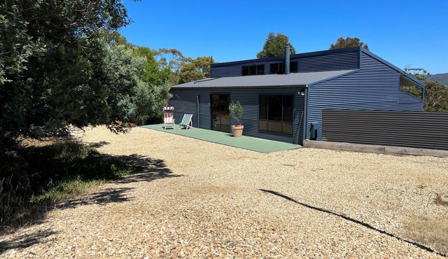 Charming Dennes Point house close to the beach