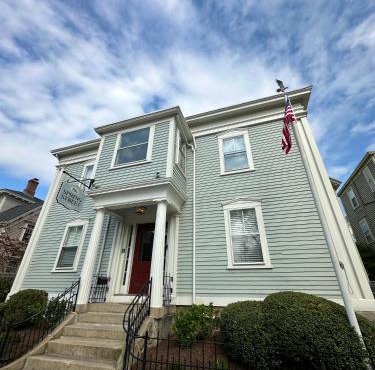 Charming Victorian Home Downtown Newport