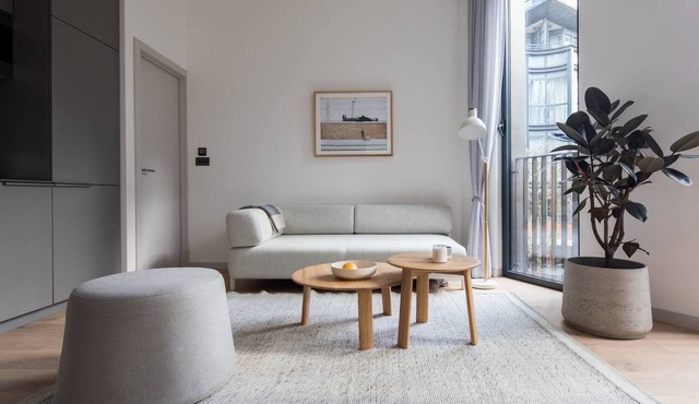 Chill Oxford Street 2BR - Netflix & Natural Light