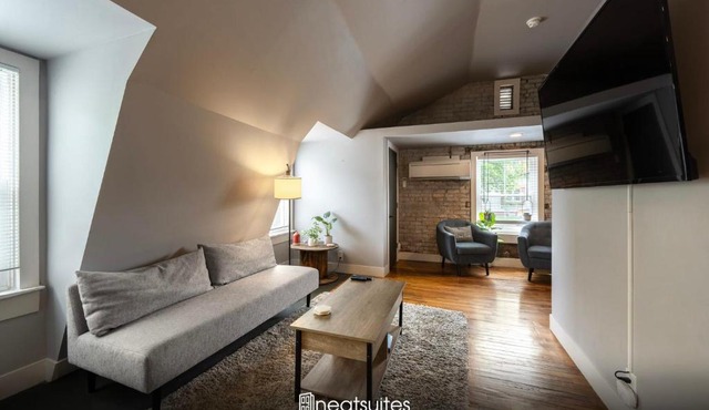 Close to Stadiums, Downtown Cincy, & more, 1BR Apt