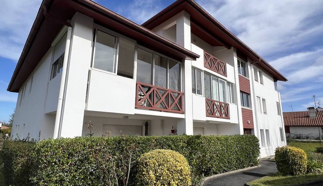 Comfortable 1-BR Apt in Cambo-les-Bains with Parking & Fiber, Sleeps 2