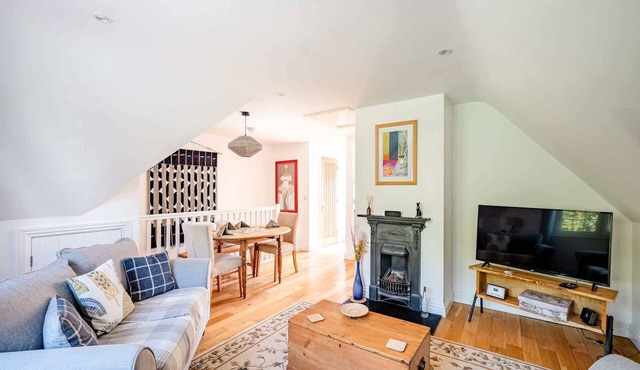 Comfortable Cottage with Decking in Castle Cary