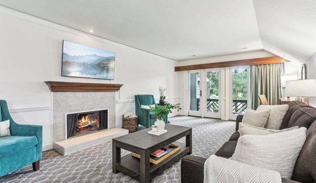 Cozy 2BR Condo in historic Williamsburg- 5 minutes to Busch Gardens!