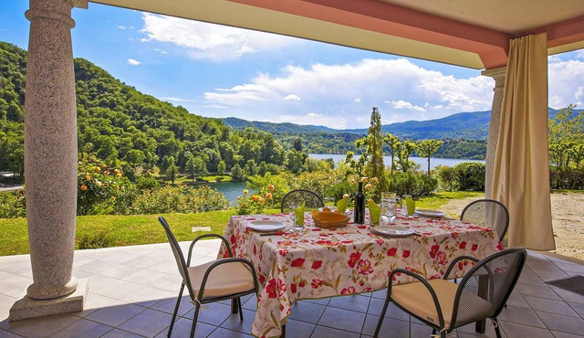 Cozy 3½-room apartment with 2 bathrooms and beautiful lake view