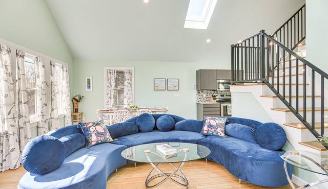 Cozy Rhode Island Retreat w/Yard, Near Beaches!