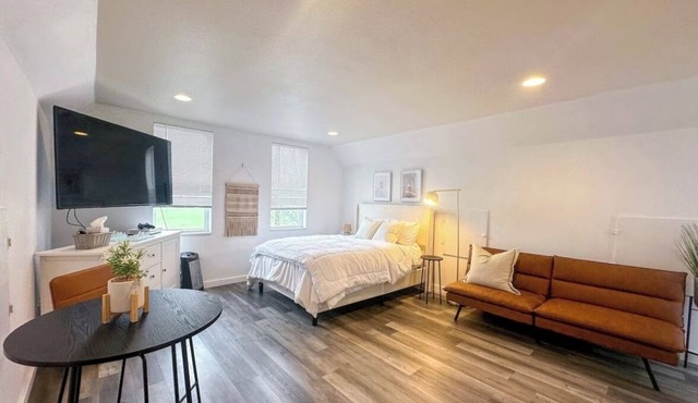 Cozy Unique Studio Near WA State Fair