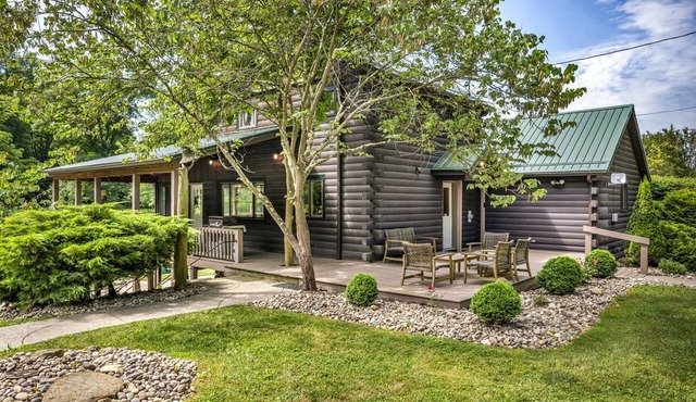 Exquisite Cabin with Amazing Interior and Exterior in Sarahsville, Ohio