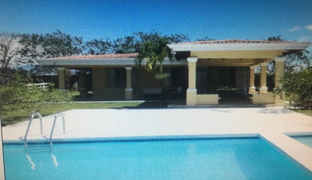 Farm ,house and swimming pool, 45 minutes from beaches, 15 minutes from Airport
