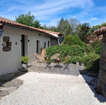 Fig Tree Cottage 1 x Super King or 2 x Single Beds