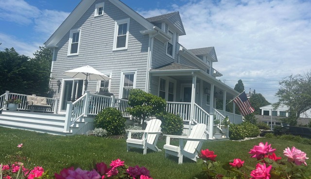 Harbor Front Cottage in the Heart of the Padanaram Village