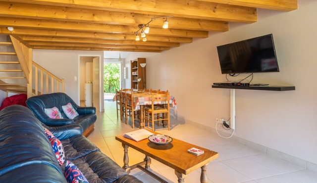 Holiday Home 'Chèvrefeuille' with Shared Pool, Private Terrace and Wi-Fi