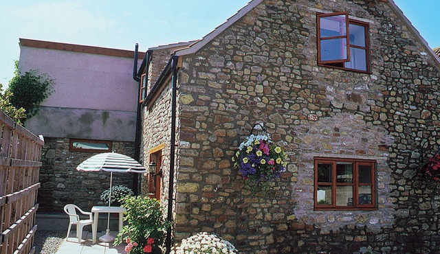 Honey Acre Cottage - E2379