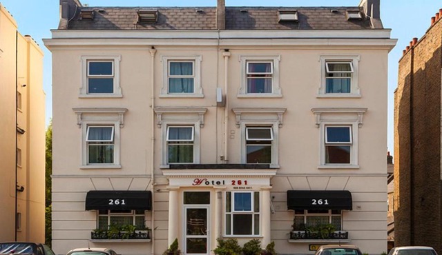 Hotel 261