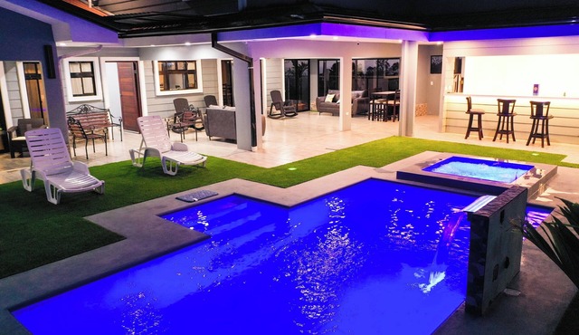House with pool next to the Tropical Forest