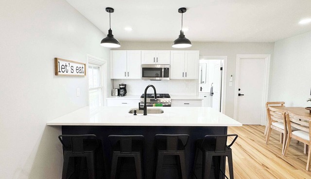 Jennifer's Elegant & Cozy Broadway Walkable Stay